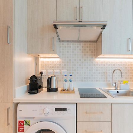 Studio With Pool And Private Beach Access On Palm Jumeirah Dubai Exterior foto